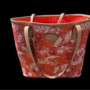 Coach Metro Floral Print Tote F31314 Pre-loved
Beautiful colorful tote bag EUC